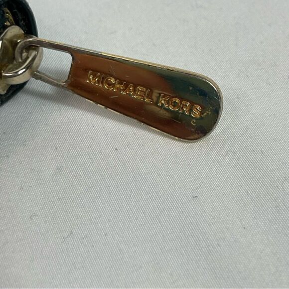 Micheal Kors Green Jet Set Patten Leather Zipper Wallet Excellent Condition - Picture 5 of 8